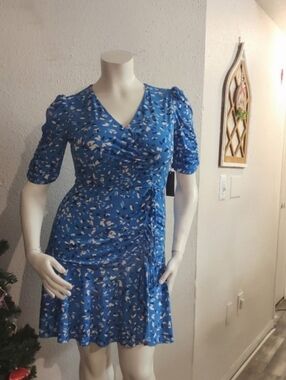 NWT! Vince Camuto Blue Floral Wrap Mini Dress